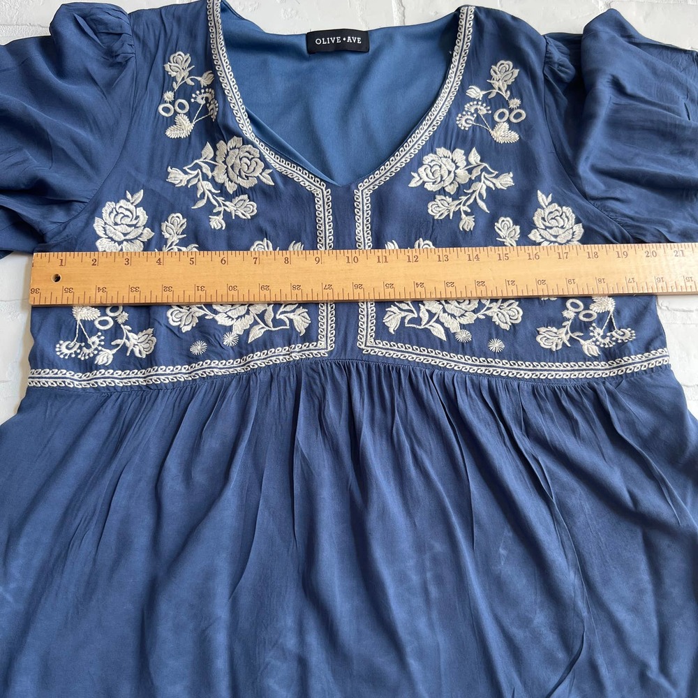Olive Ave Blue White Floral Rose Embroidered Peplum Style Top Blouse -sz L - Picture 3 of 5